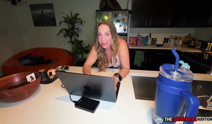 ⁣Slutty dominant boss comes over and fucks her coworker and makes him breed her