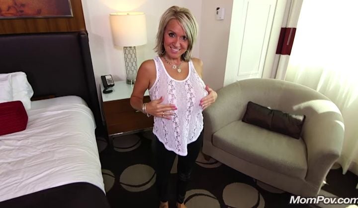 Mompov-10457