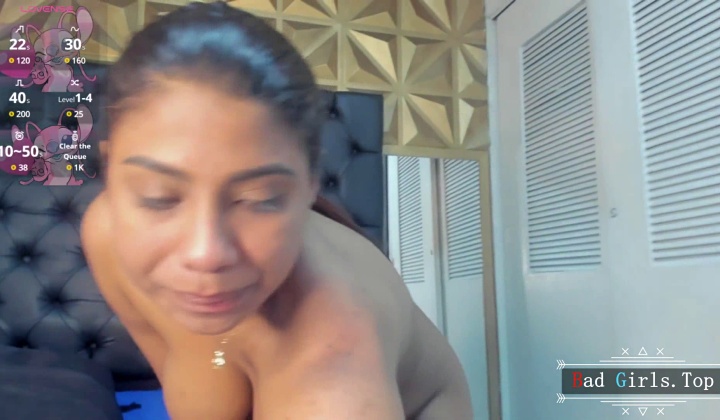 ⁣Super hot natural huge boobs cute latina teen