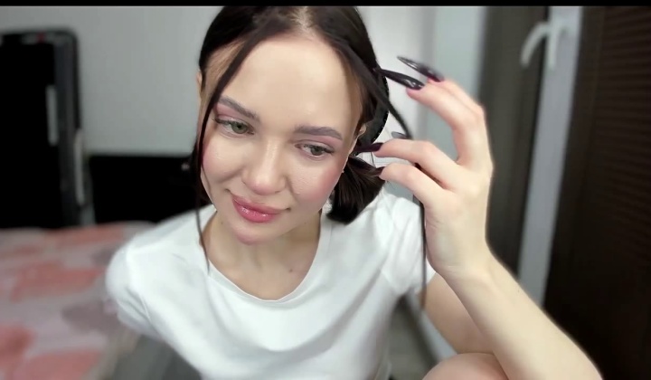 ⁣Petite skinny small tits brunette teen webcam babe