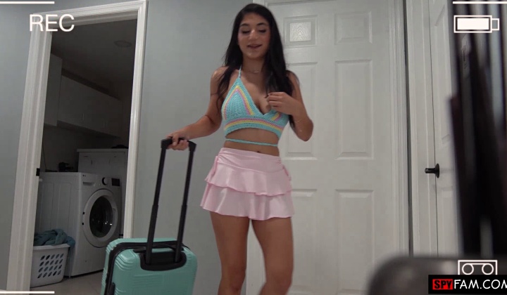 ⁣Stepsis snuck in beach shower with stepbro