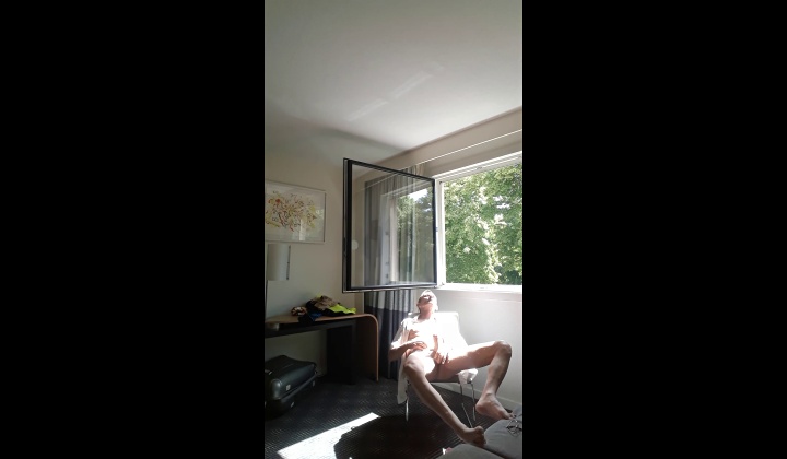 ⁣Toejober le kifeur de self footjob