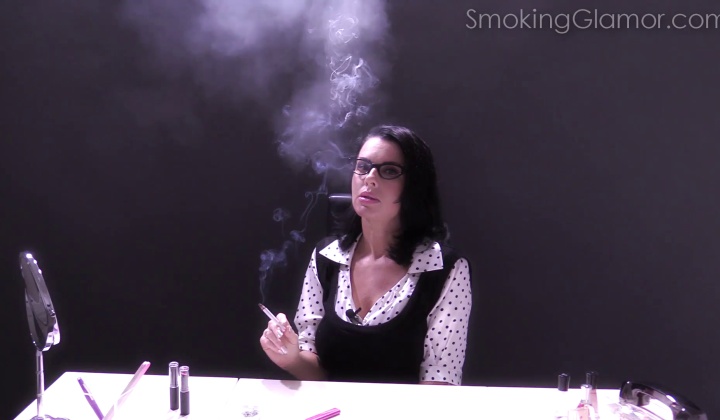 ⁣Violet smoking glamour