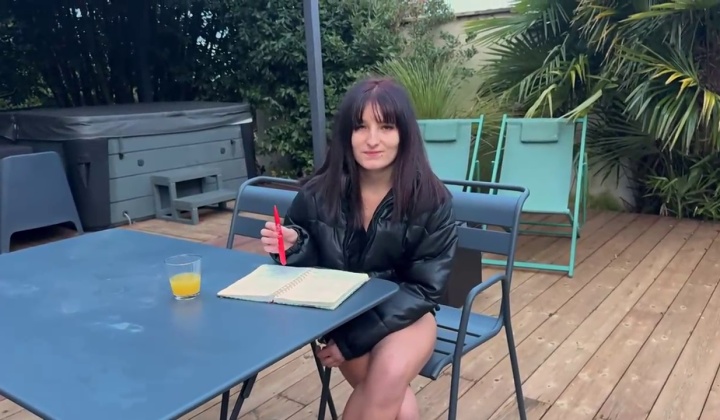 ⁣Kyna glam young french brunette ready for a sex vidéo
