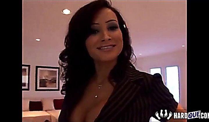 ⁣Lisa ann teases her daughter boyfriend how to fuck