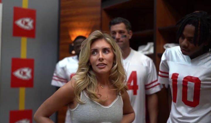⁣Famous nympho has football team pre-game warmup by gangbanging her