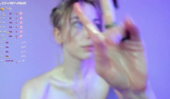 ⁣Deep fingering orgasm squirting
