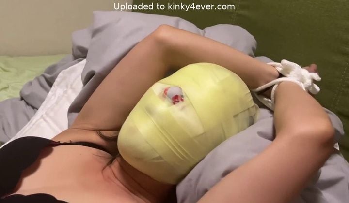 ⁣Fully gagged orgasm