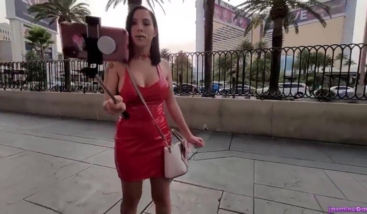 ⁣Jasmine dark cumwalk